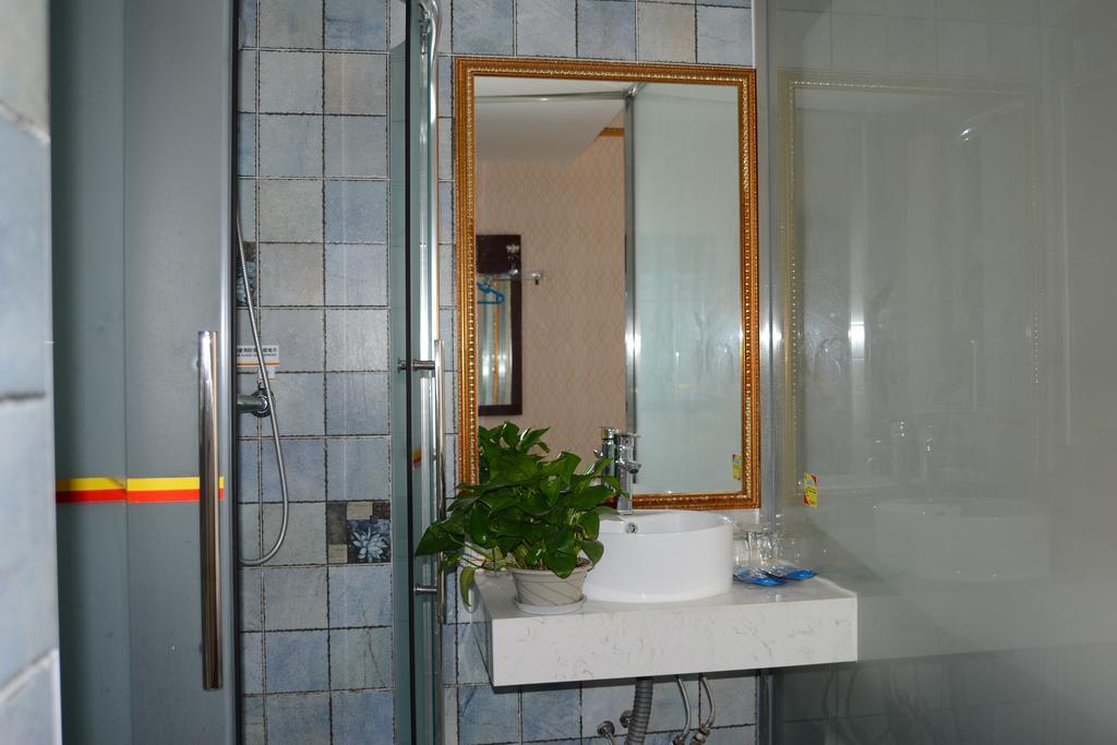 Super 8 Daxing Huangcun Hotel 2*